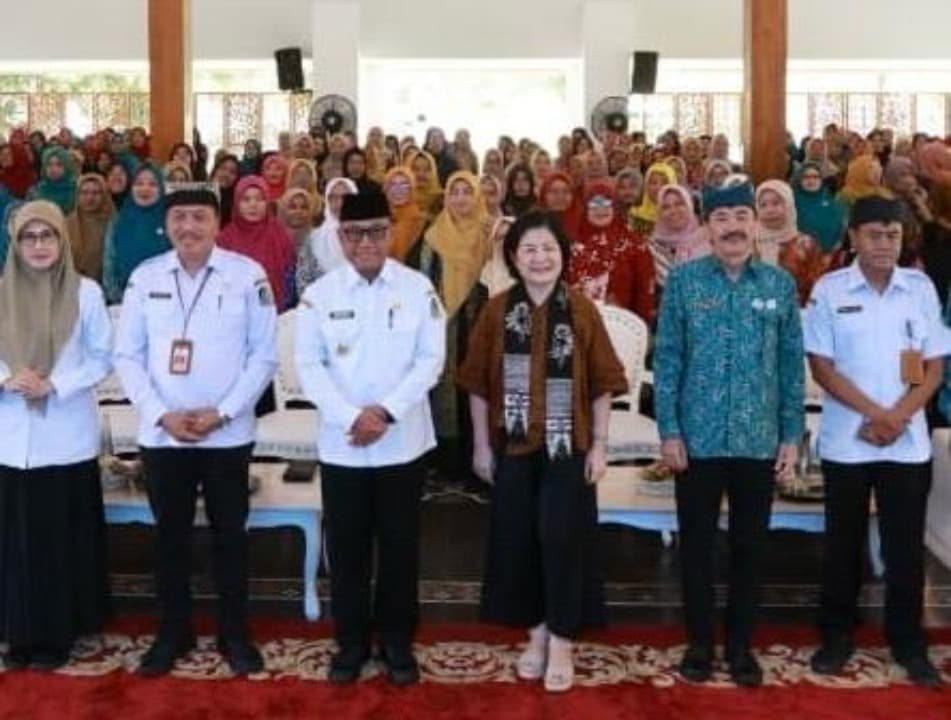 Pakar Gizi Dr. dr. Tan Shot Yen Berbagi Ilmu ke Kader Posyandu Banyuwangi