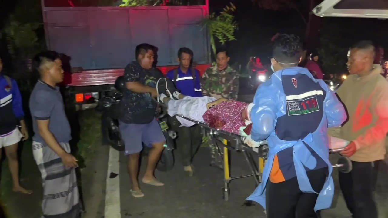 Tabrak Truk Mogok, Seorang Pelajar di Ngawi Alami Luka Berat