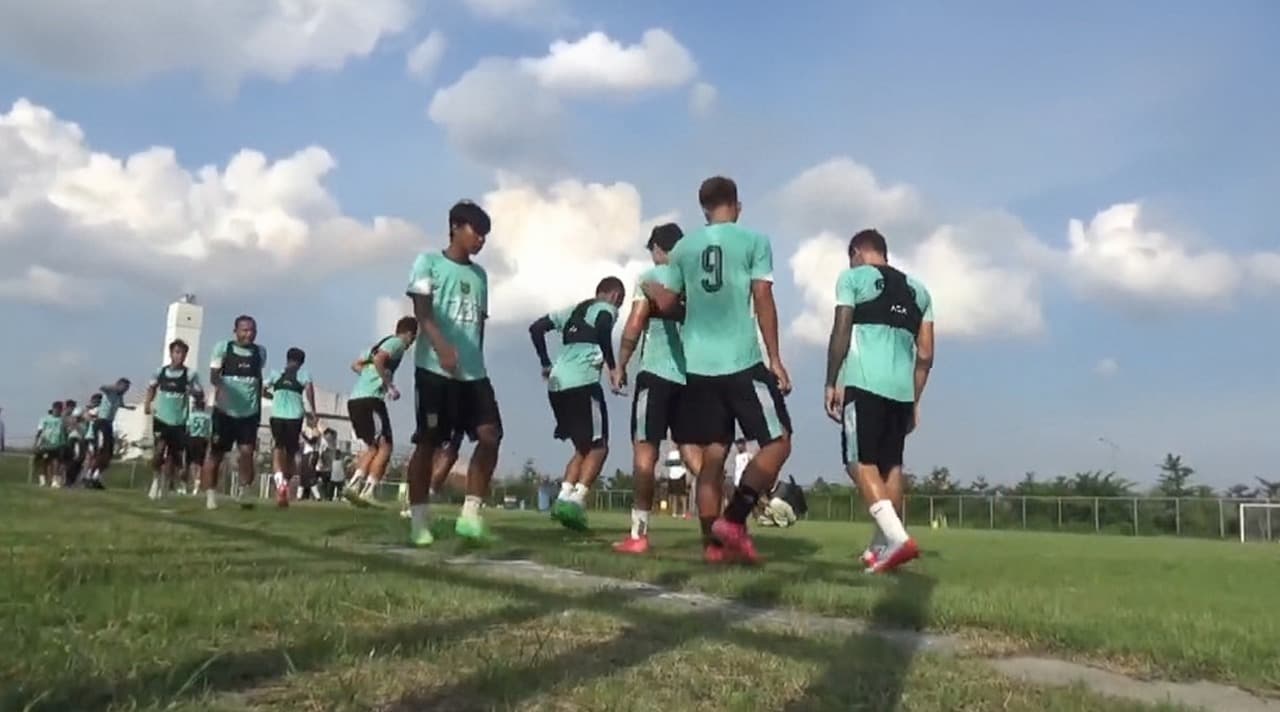Persebaya Hadapi Bhayangkara FC Tanpa Pelatih Kepala