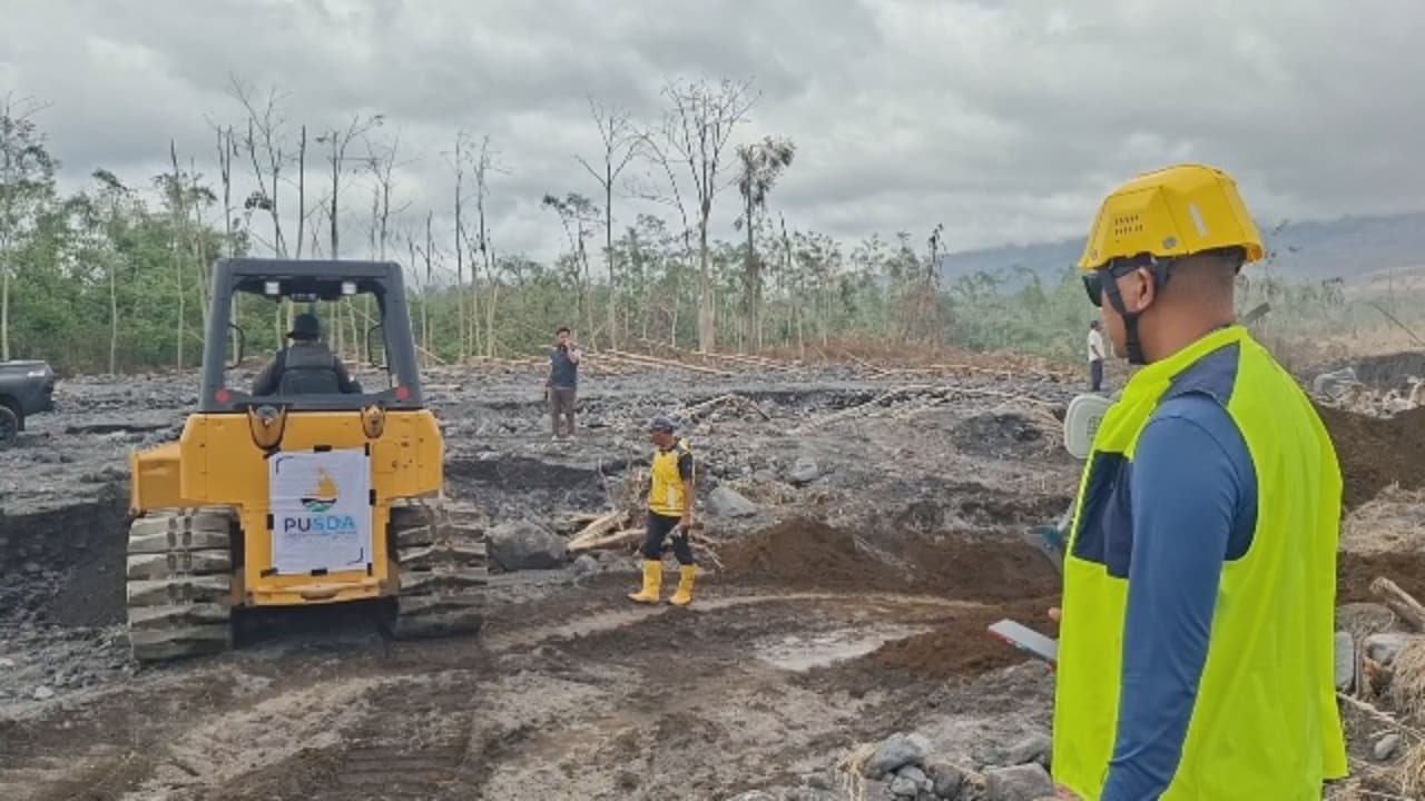 Antisipasi lahar, tanggul dan sudetan disiapkan.