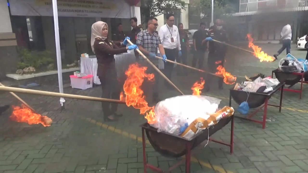 Ratusan Gram Sabu dan Ribuan Pil Ekstasi Dimusnahkan Kejari Tulungagung
