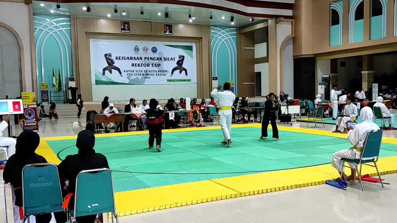 302 Pelajar SLTA Ikuti Kejuaraan Pencak Silat Rektor Cup 2025 di Kediri