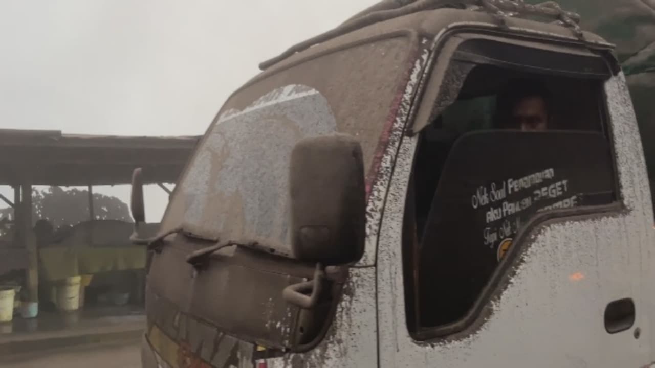 Abu vulkanik berbahaya sebabkan infeksi pernafasan.