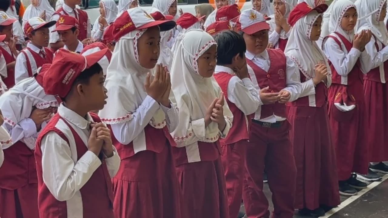 Pemkab menggabungkan sdn korban semeru.