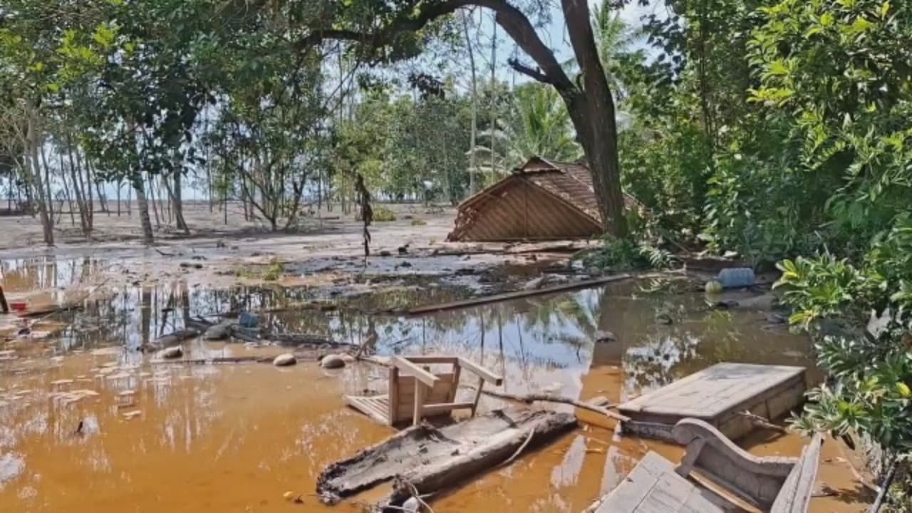 15 Rumah Rusak Tertimbun Pasir