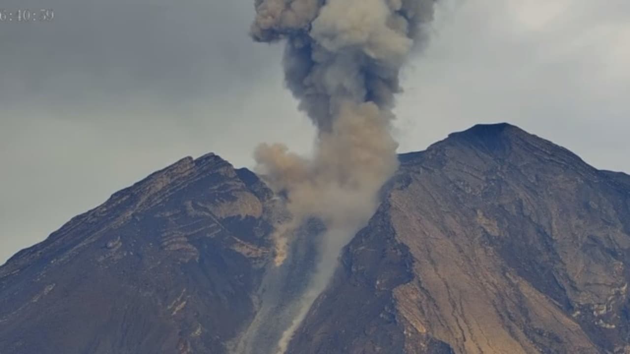 Semeru Kembali Erupsi, Kolom Abu 1,1 Kilo Meter