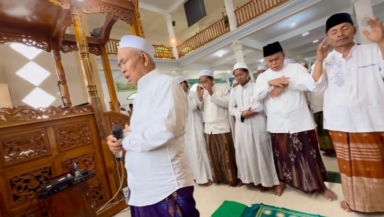Ribuan Santri Amanatul Ummah Gelar Sholat Gaib Korban Bencana Sumatera