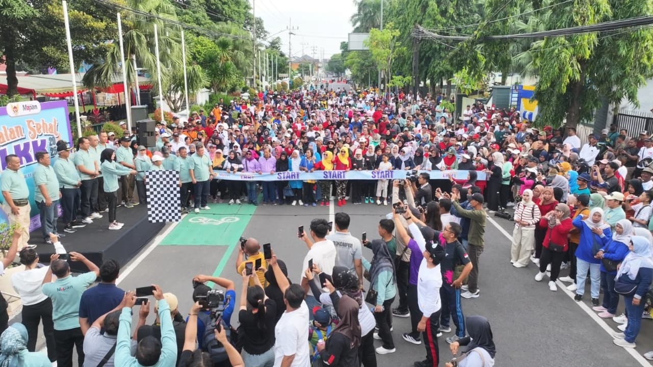 Jalan Sehat Bersama LKK Kota Kediri, Mbak Wali Hadirkan Mobil Pelayanan Masyarakat
