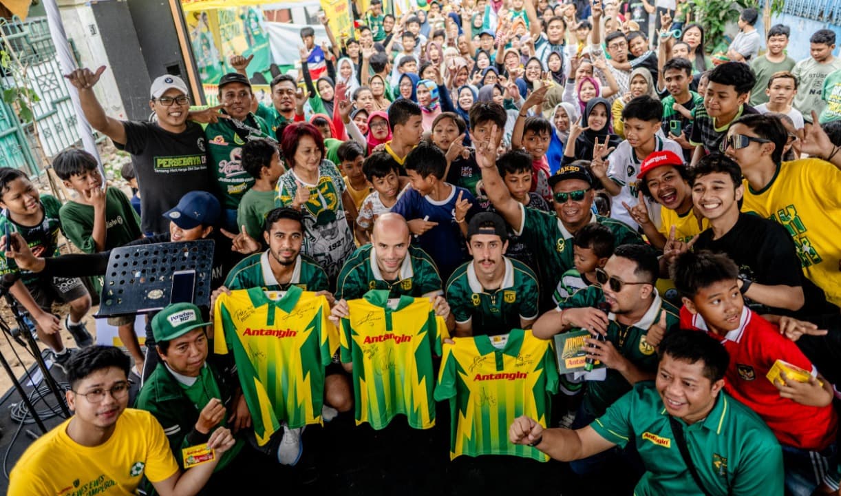 Risto Mitrevski Senang Bisa Berinteraksi dengan Penggemar Persebaya di Krembangan