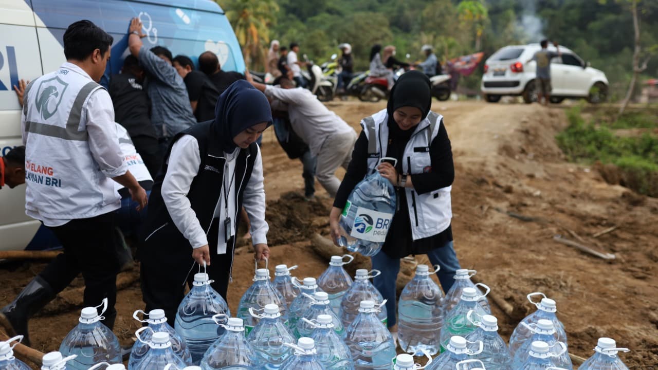 BRI Peduli Distribusikan Bantuan Kemanusiaan di Lebih dari 40 Lokasi di Sumatra