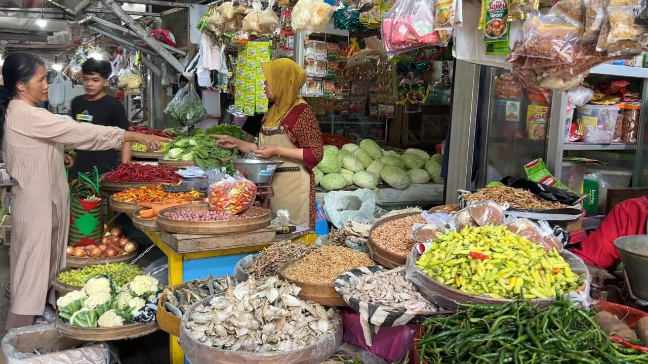 Fluktuasi Harga Bahan Pokok Terjadi di Pasar Basah Trenggalek Jelang Nataru