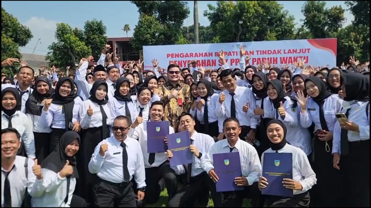 Ribuan PPPK Paruh Waktu di Kabupaten Kediri Terima SK Pengangkatan