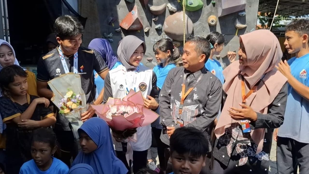 Dua Atlet Panjat Tebing Peraih Emas SEA Games 2025 Pulang Kampung ke Gresik