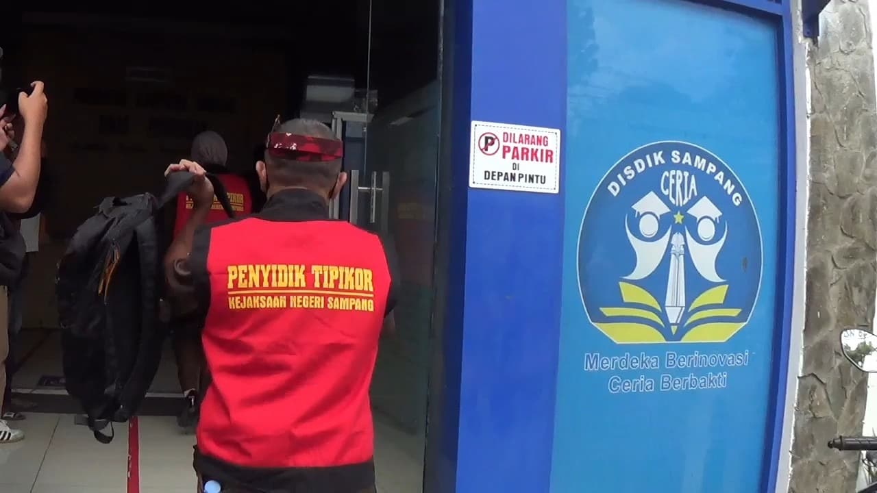 Kejari Sampang Geledah Empat Lokasi, Usut Korupsi Rp7,5 Miliar Proyek SMP