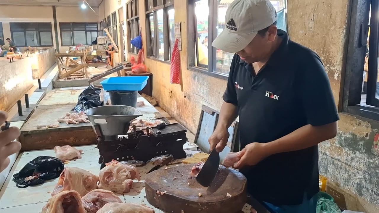 Jelang Nataru, Harga Ayam di Kediri Naik Akibat Stok Menipis