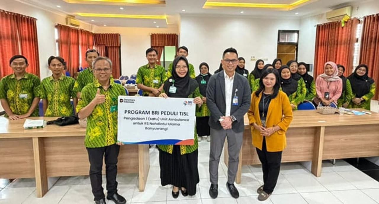 BRI Hadir untuk Kesehatan Masyarakat, RSNU Banyuwangi Terima Ambulans CSR