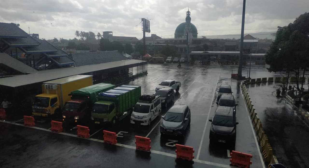 Cuaca Buruk Penyeberangan Jawa Bali Sempat Mandek 40 Menit