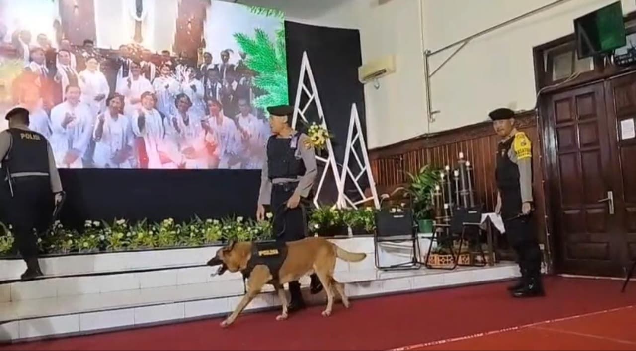 Jelang Malam Natal Polresta Banyuwangi Sterilisasi Gereja