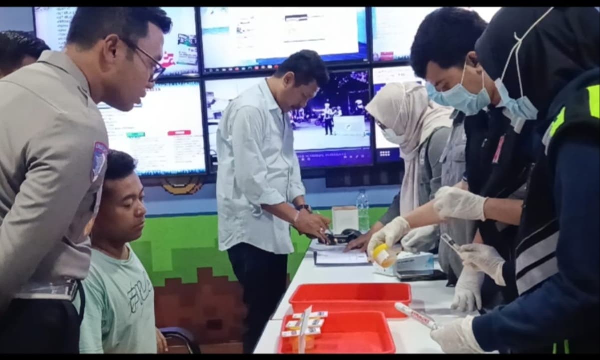 Razia di Terminal Purabaya, Polisi Amankan Sopir dan Helper Positif Narkoba