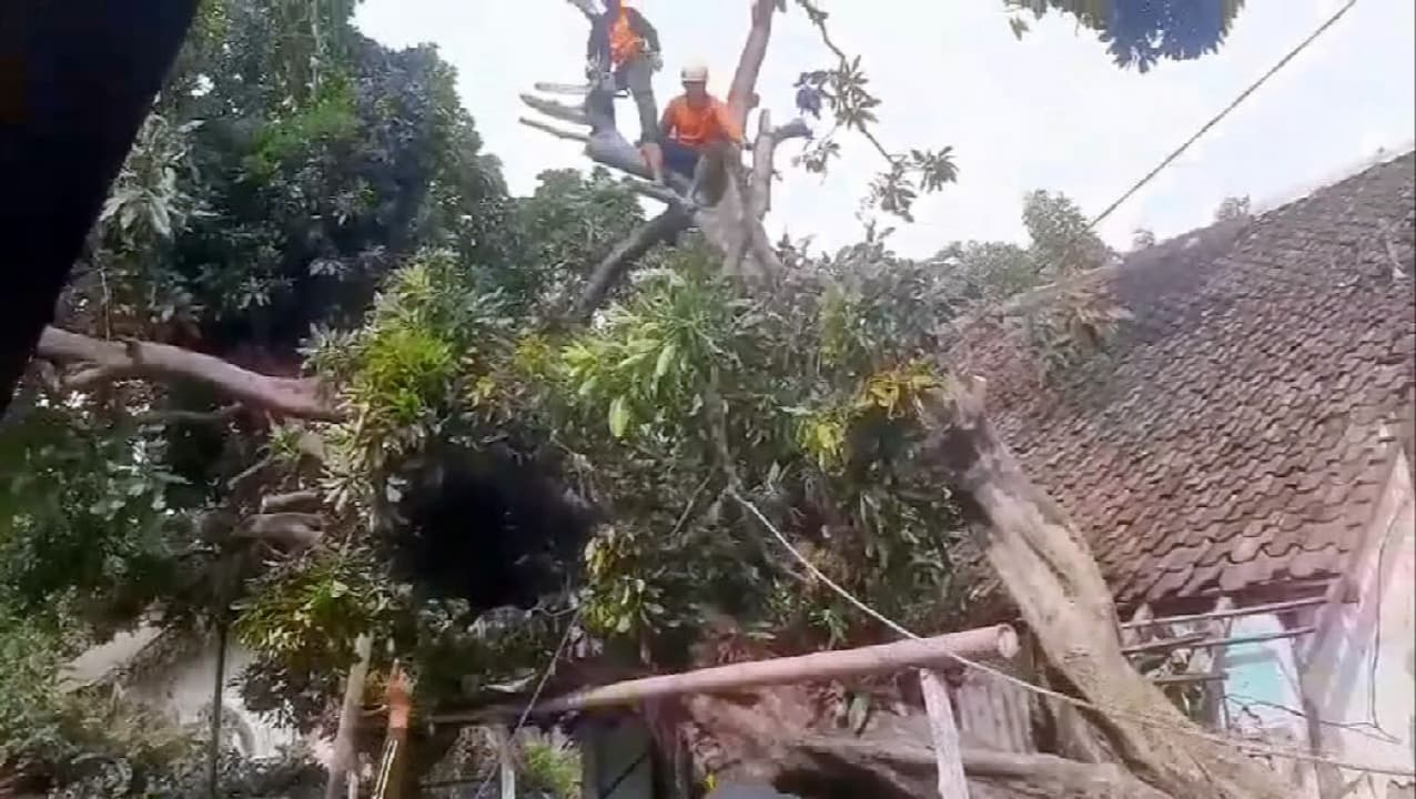 Puting Beliung Merusak Enam Rumah Warga di Panarukan