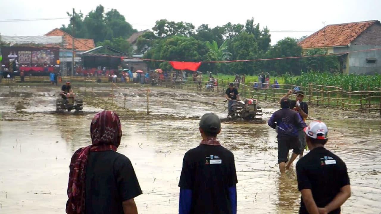 Balap Traktor Kerapan Sapeh Jepang, Cara Unik Petani Probolinggo Jaga Silaturahmi
