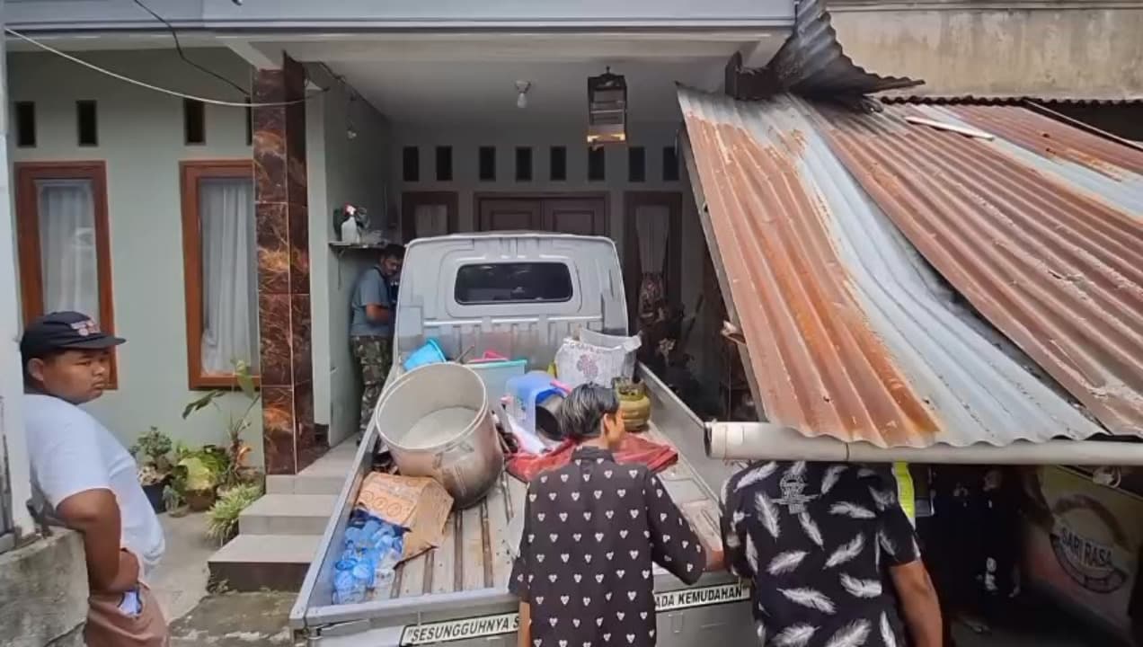 Pulang Camping dari Pacet, Pelajar Kendarai Pick Up Tabrak Motor dan Hantam Rumah Warga