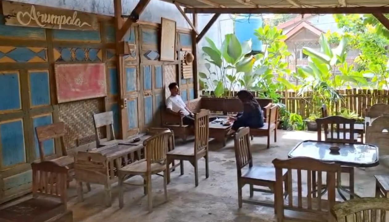 Warung Jadul ala Jawa Kuno Jadi Tren di Kalangan Anak Muda