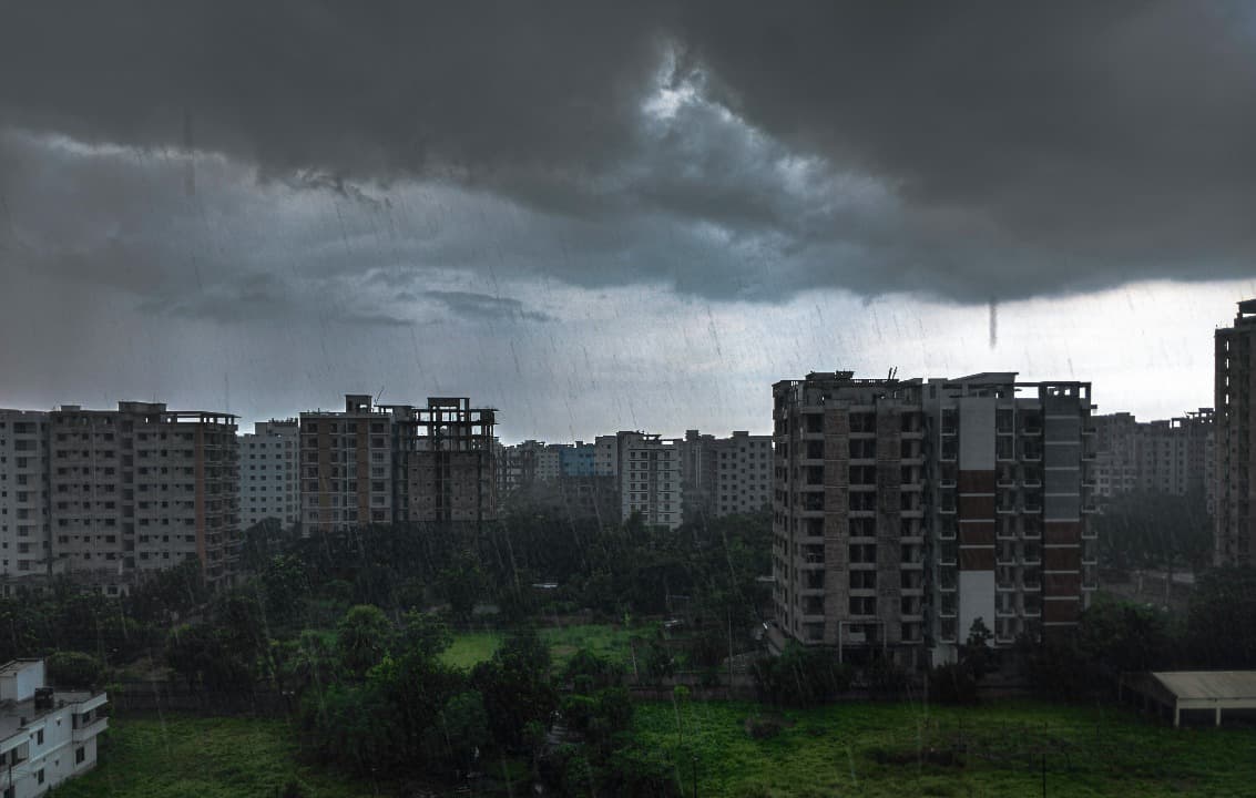 Awal Pekan Pertama 2026, Sejumlah Wilayah Jawa Timur Berpotensi Dilanda Hujan Petir