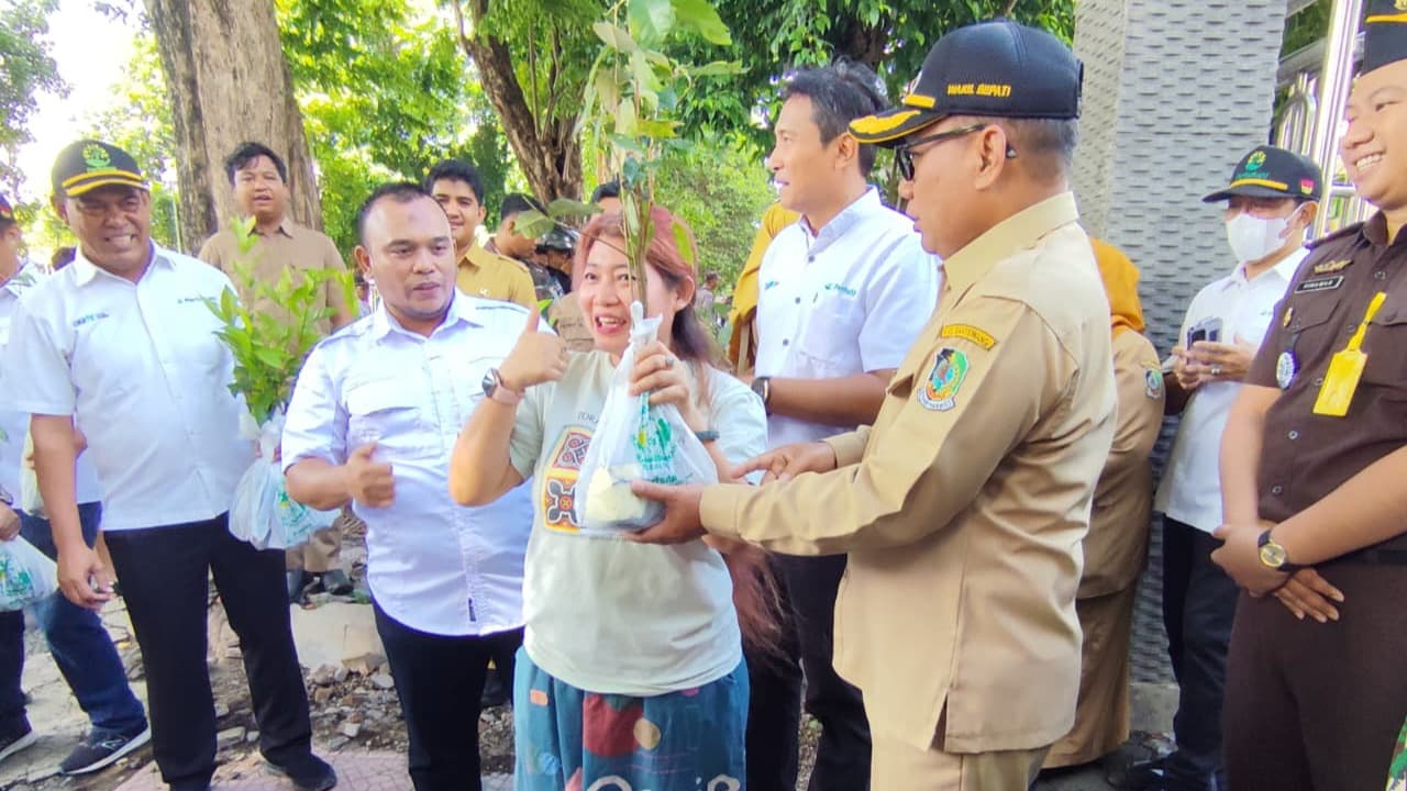 Perhutani Banyuwangi Raya Bagikan 2026 Pohon Gratis Kepada Warga