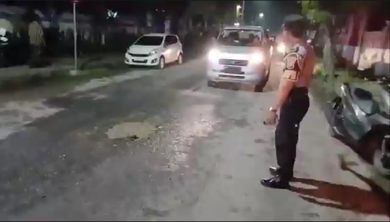 Mobil Sedan Tabrakan dengan Pemotor Terekam CCTV, Satu Orang Tewas