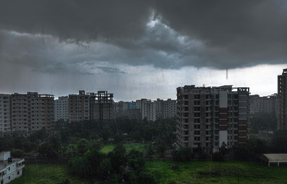 Mayoritas Jawa Timur Dilanda Hujan, Sejumlah Wilayah Berpotensi Hujan Petir