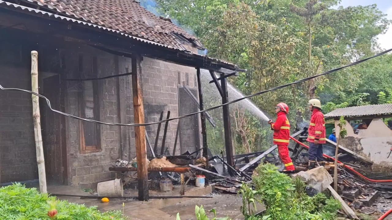 Dua Kebakaran Hampir Bersamaan Landa Tulungagung