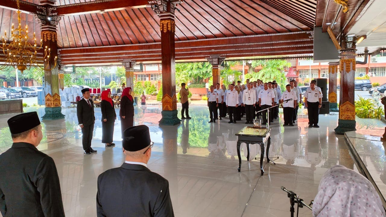 Bupati Gus Barra Melantik Tiga Kepala Dinas, Tuntut Kerja Nyata