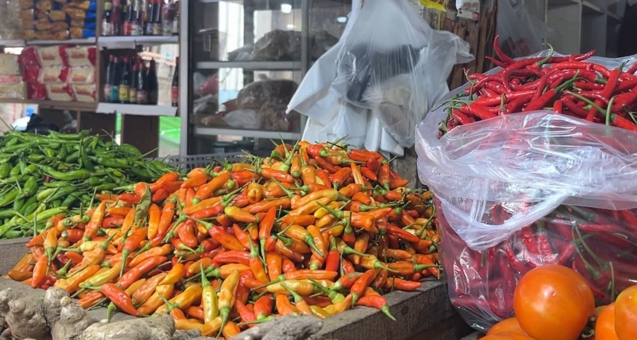 Harga Pangan Jatim Hari Ini: Beras dan Bawang Merangkak Naik, Kelompok Cabai Mulai Melandai