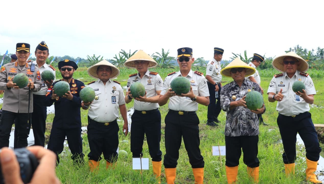 Panen Raya di Lapas Banyuwangi Hasilkan 3 Ton Semangka