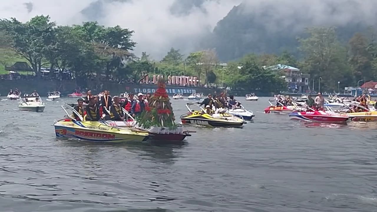 Labuhan Sarangan, Ritual Adat Larung Sesaji di Telaga Sarangan Kembali Digelar