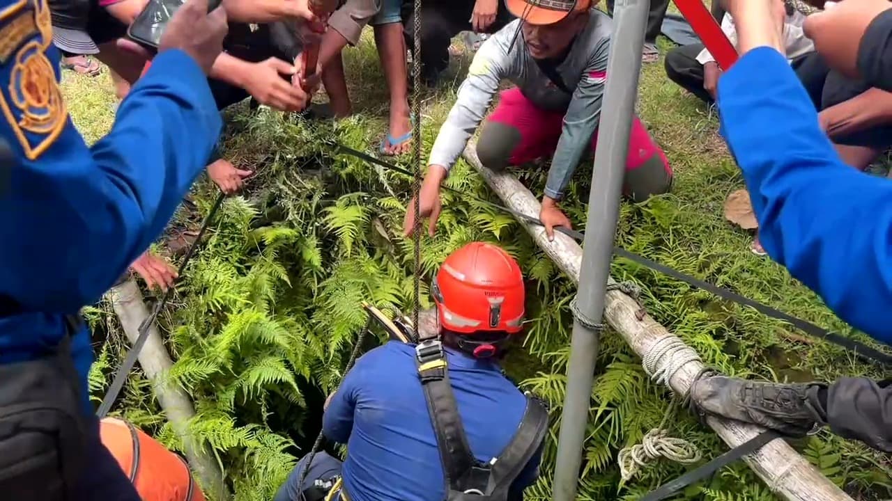 Dramatis Evakuasi Kakek Tercebur Sumur Sedalam Lima Meter