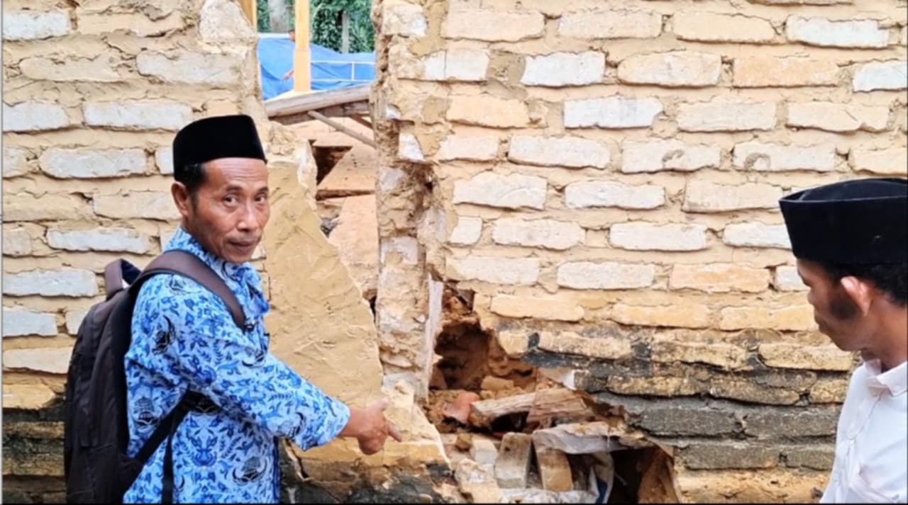 Bencama Tanah Bergerak di Pamekasan Rusak Puluhan Rumah
