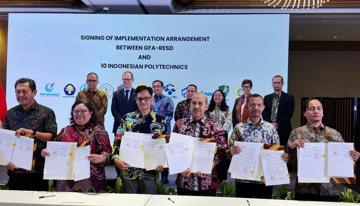 PENS dan Pemerintah Swiss Tandatangani MoU Bidang Energi Terbarukan