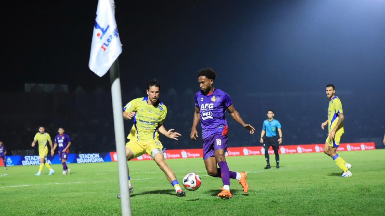 Persik Melepas Dua Pemain Asing dan Berburu Striker Asing