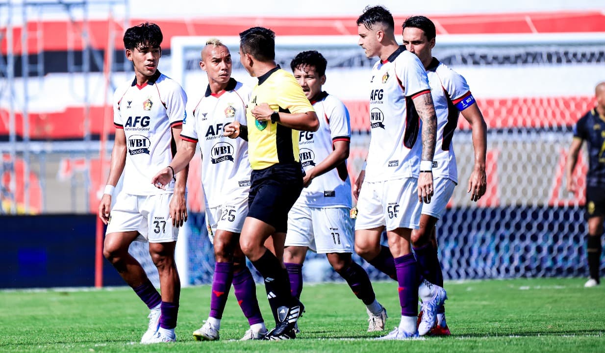 Diwarnai Kartu Merah, Persik Kediri Kalah Telak di Markas Malut United