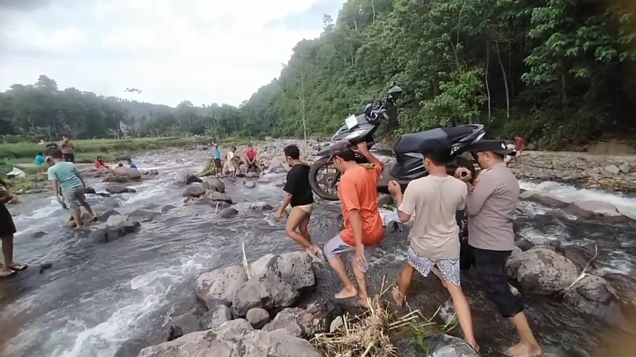 Jembatan Limpas Menuju Desa Patemon Situbondo Terputus, 1.500 Warga Terisolir Total