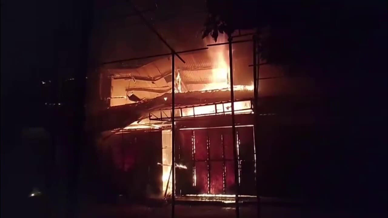 Kebakaran Pasar Srijaya, Inafis Selidiki Penyebab, Puluhan Burung Mati