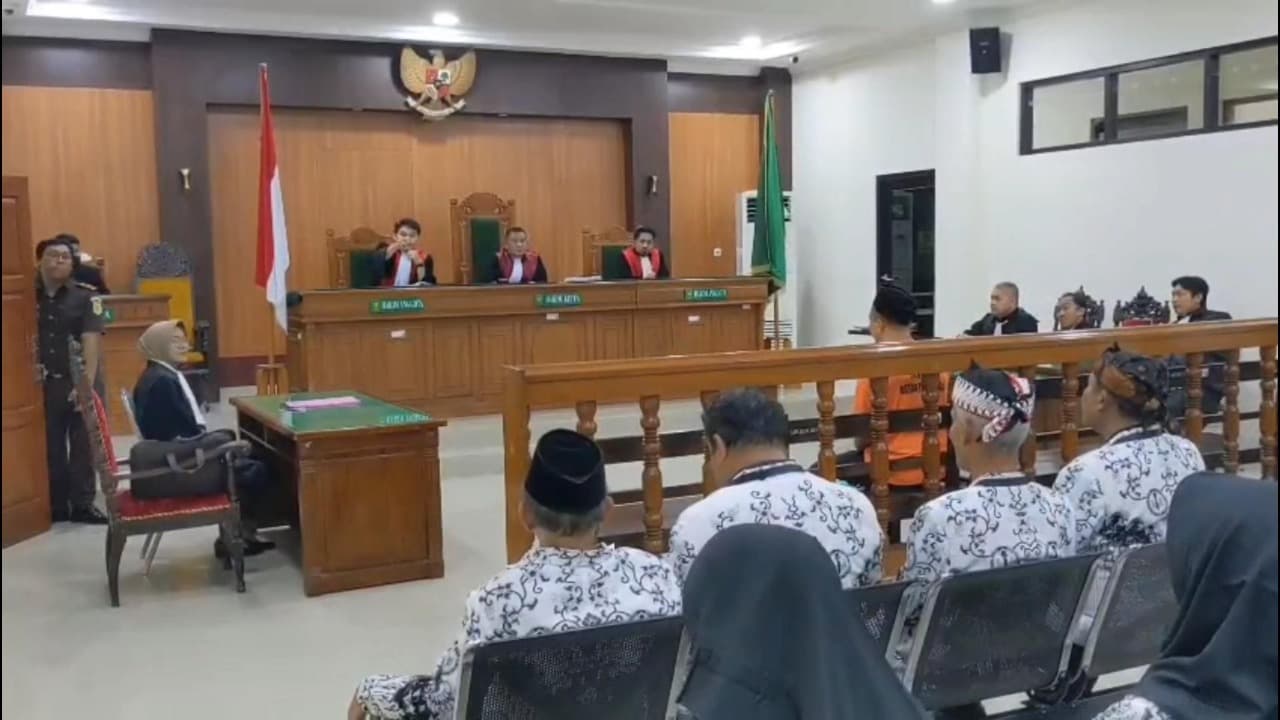 JPU Tuntut 5 Bulan Penjara bagi Pelaku Penganiayaan Guru SMP di Trenggalek
