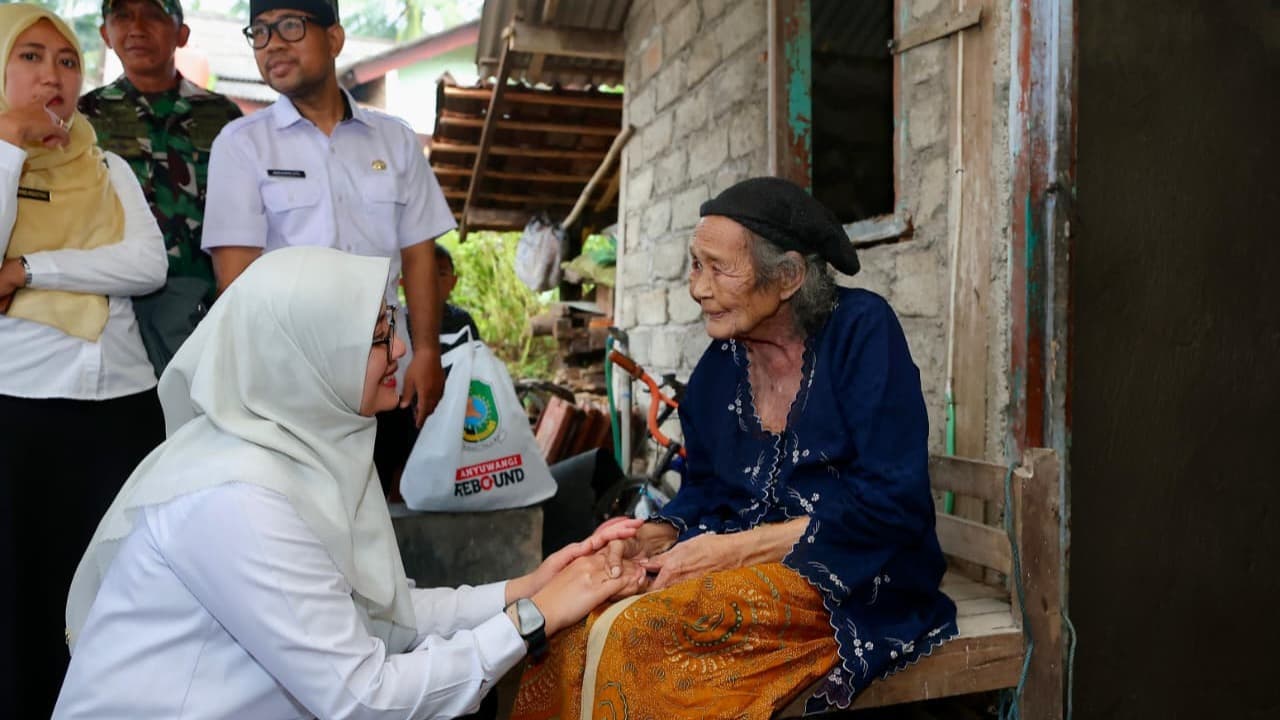 Bupati Ipuk Kembali Gerakkan ASN Banyuwangi Berbagi, Salurkan Puluhan Ribu Paket Sembako