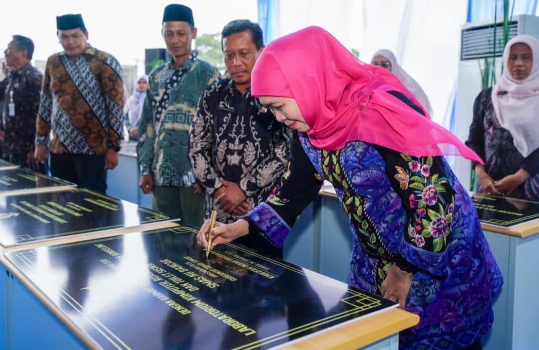 Gubernur Khofifah Revitalisasi dan Rehabilitasi 52 SMA/SMK/SLB di Bojonegoro-Tuban