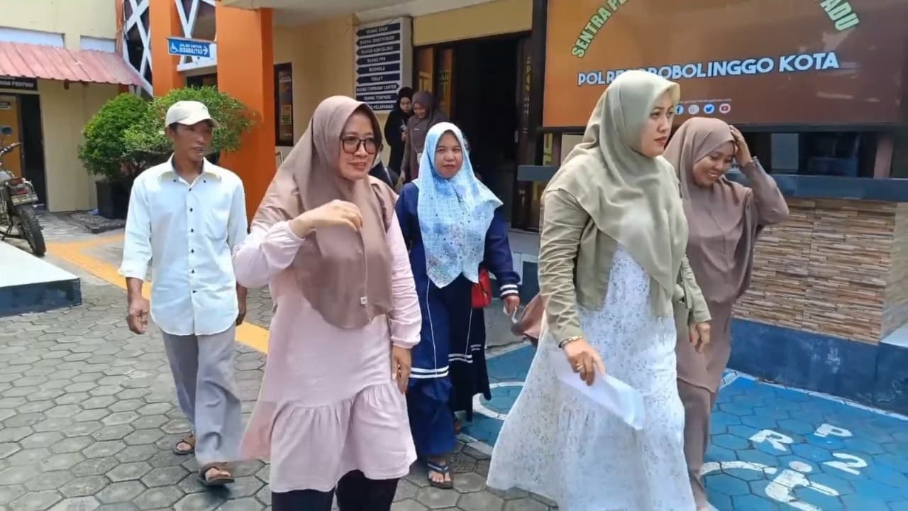 Puluhan Warga Probolinggo Diduga Jadi Korban Penipuan Biro Umroh