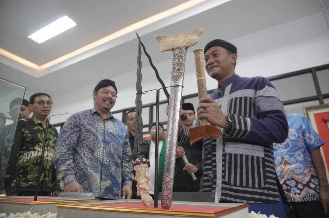 Koleksi Pusaka Keris Presiden Prabowo Mejeng di Gelar Budaya Luwung Pacitan