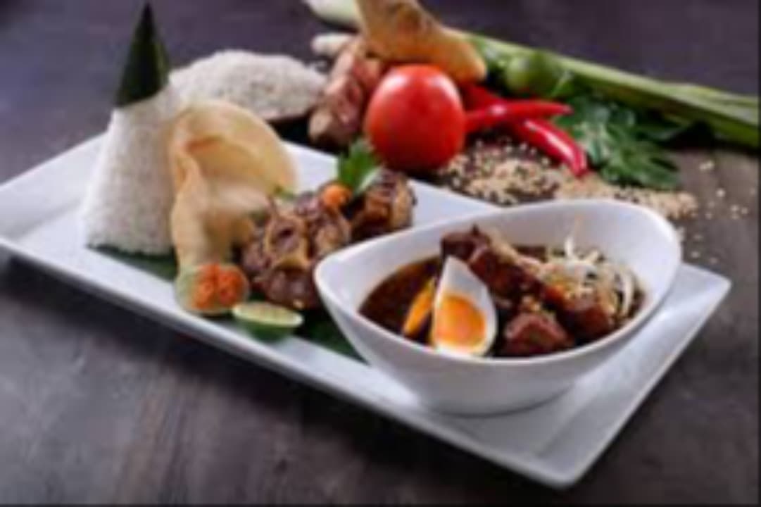 Rawon SWK Telkom: Primadona Kuliner Murah Meriah di Tengah Hiruk-Pikuk Mahasiswa Surabaya