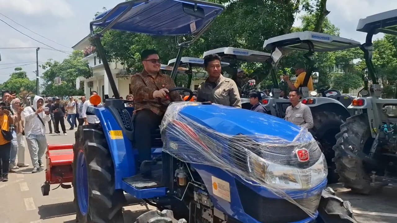 Pemkab Kediri Salurkan 72 Alsintan untuk Dongkrak Produktivitas Petani